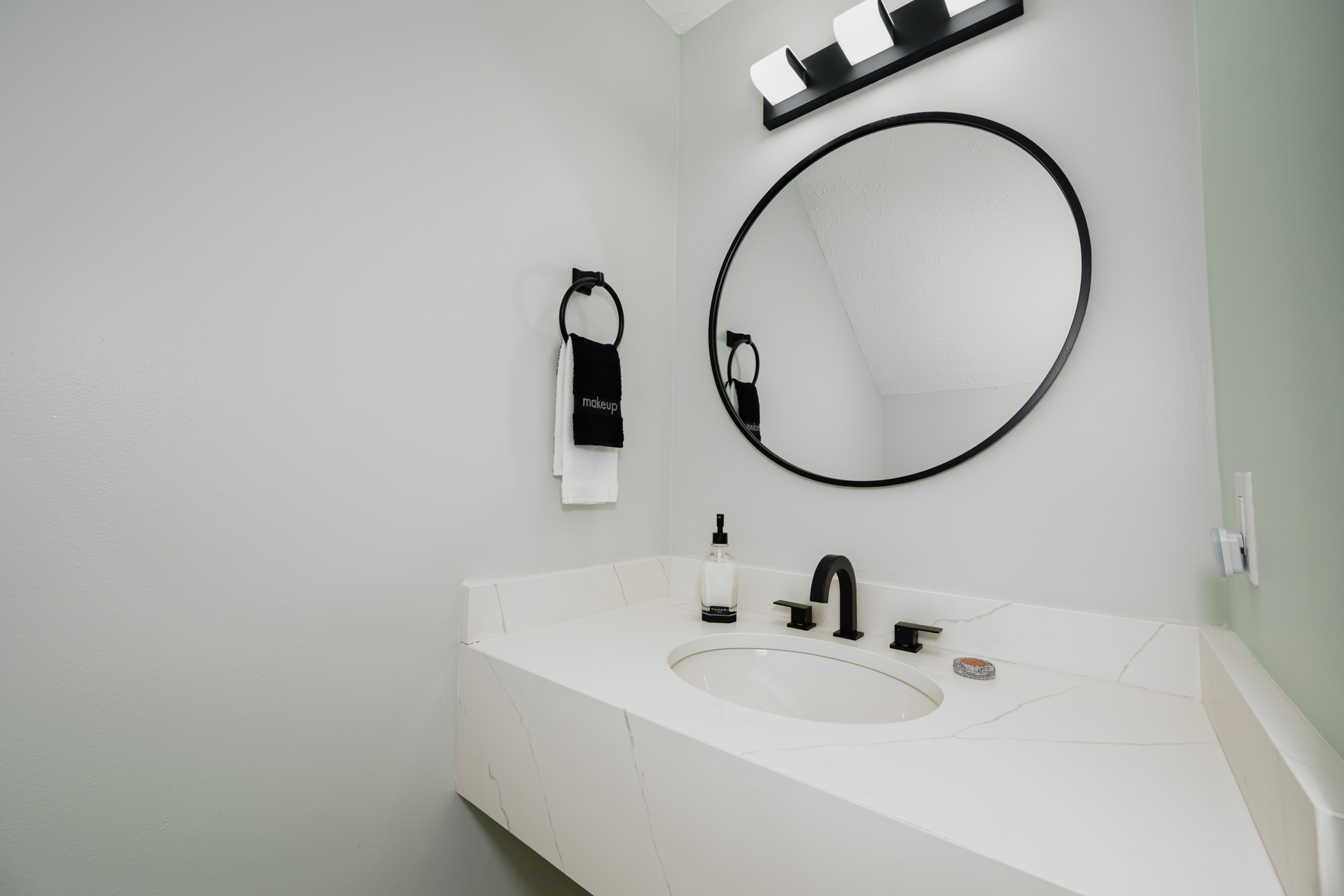 7433 beach drive 18.jpg -  by Terry Kelly Photography